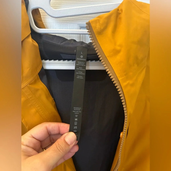 ! Lululemon Outpour Field Jacket Raincoat Men’s Size Large - Picture 3 of 7